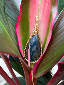 Gold Labradorite Pendant & Chain